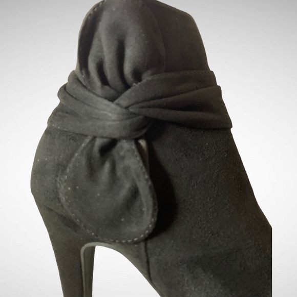 Black Faux Suede Side Bow Heel Ankle Bootie Boots NWT - Picture 7 of 9
